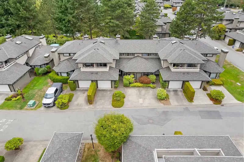 158 16080 82 AVENUE - photo 4 of 39