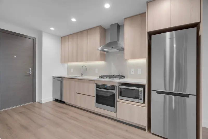 1709 10750 135A STREET - photo 4 of 25