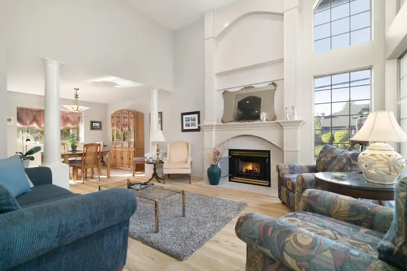 16402 78A AVENUE - photo 4 of 29