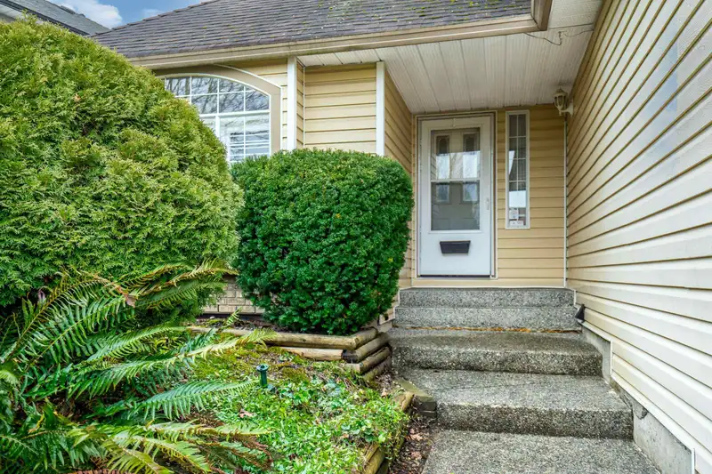 17928 65A AVENUE - photo 4 of 40