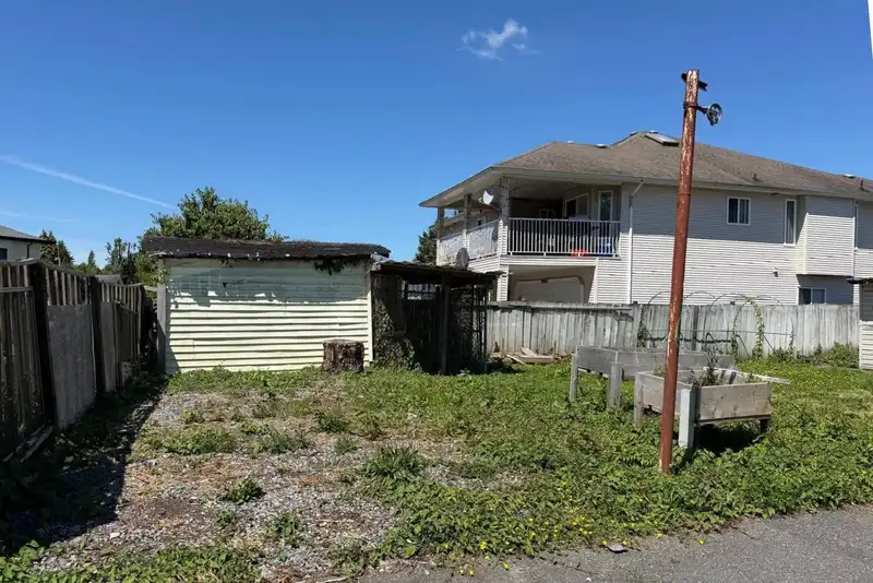 14086 72 AVENUE - photo 2 of 2