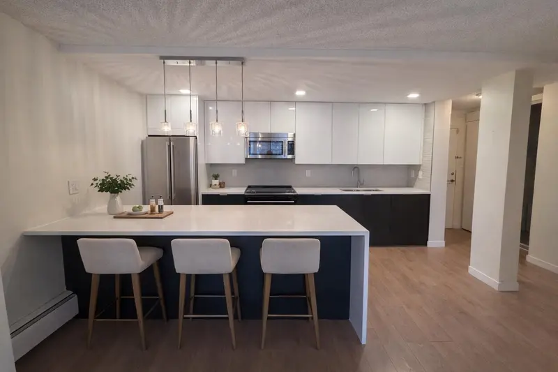 609 2016 FULLERTON AVENUE - photo 3 of 8