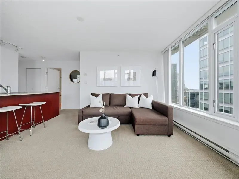 2807 610 GRANVILLE STREET - photo 4 of 25