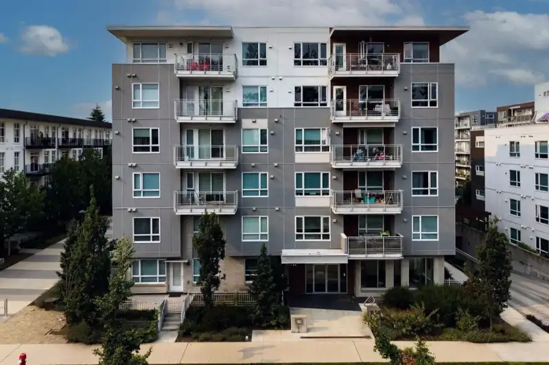 118 13963 105 BOULEVARD - photo 1 of 31