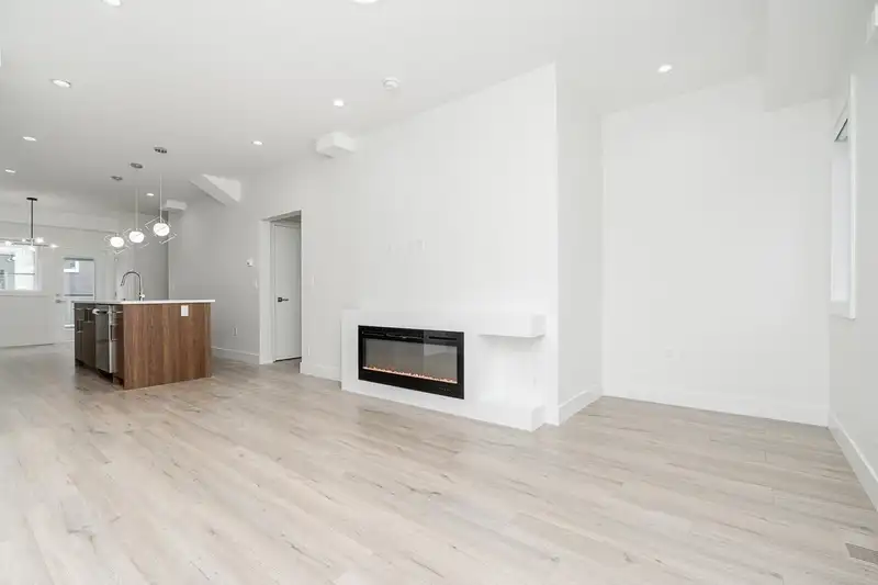 8 9652 162A STREET - photo 3 of 35