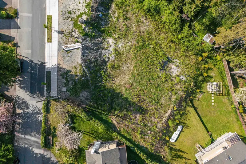 1160 TUXEDO DRIVE - photo 2 of 12