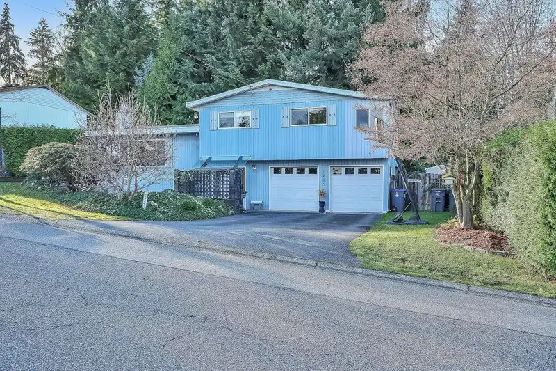 11265 133A STREET - photo 2 of 32