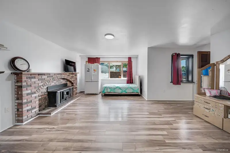 14223 102 AVENUE - photo 1 of 38
