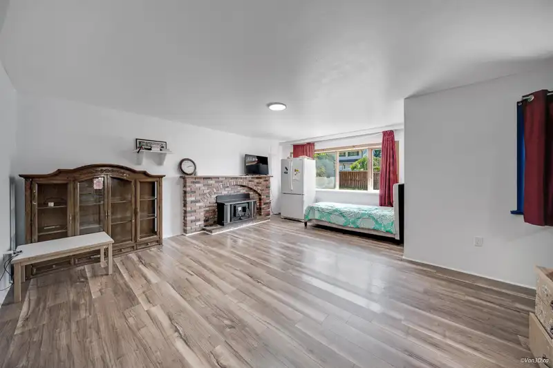 14223 102 AVENUE - photo 3 of 38