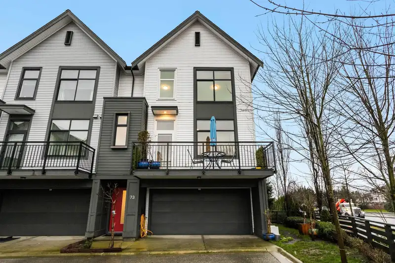 73 17555 57A AVENUE - photo 1 of 34