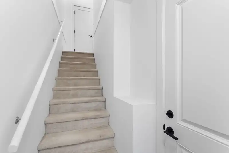 73 17555 57A AVENUE - photo 3 of 34