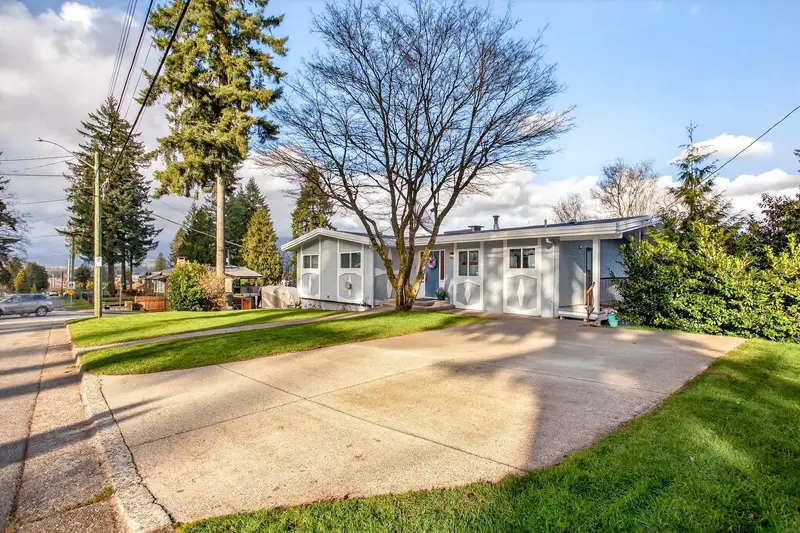 1843 EASTERN DRIVE - photo 2 of 25