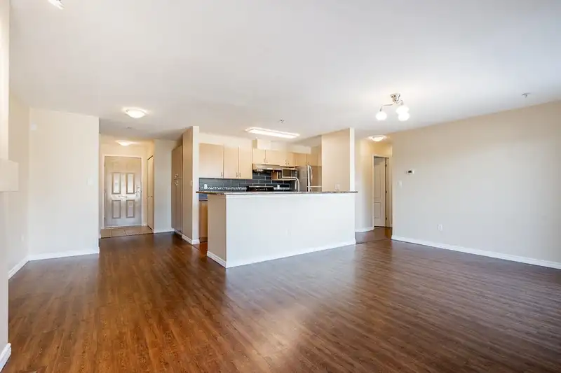 401 15220 GUILDFORD DRIVE - photo 2 of 39