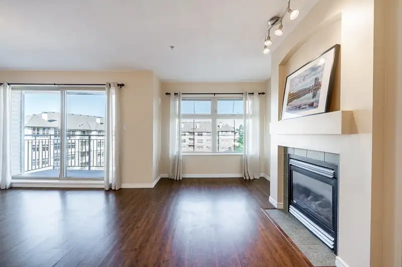 401 15220 GUILDFORD DRIVE - photo 4 of 39