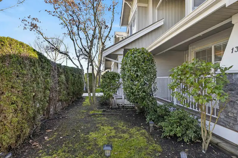13 6568 193B STREET - photo 4 of 38