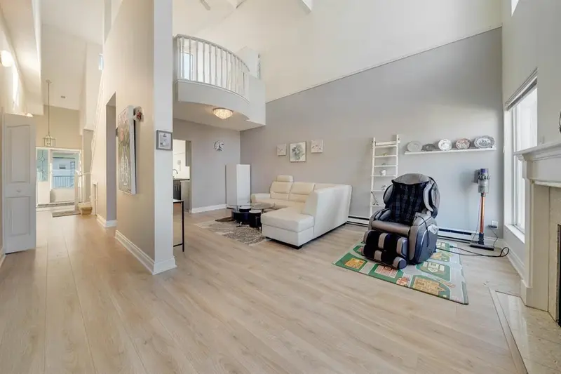 319 7500 ABERCROMBIE DRIVE - photo 2 of 25