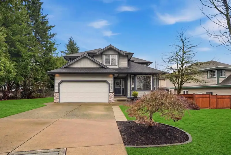 17882 68 AVENUE - photo 1 of 38