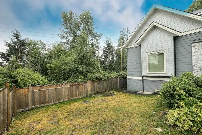 14188 68 AVENUE - photo 4 of 34