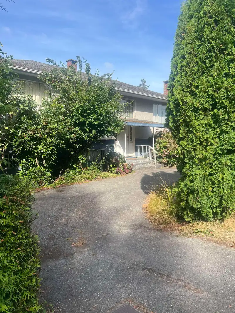 7295 140 STREET - photo 2 of 2