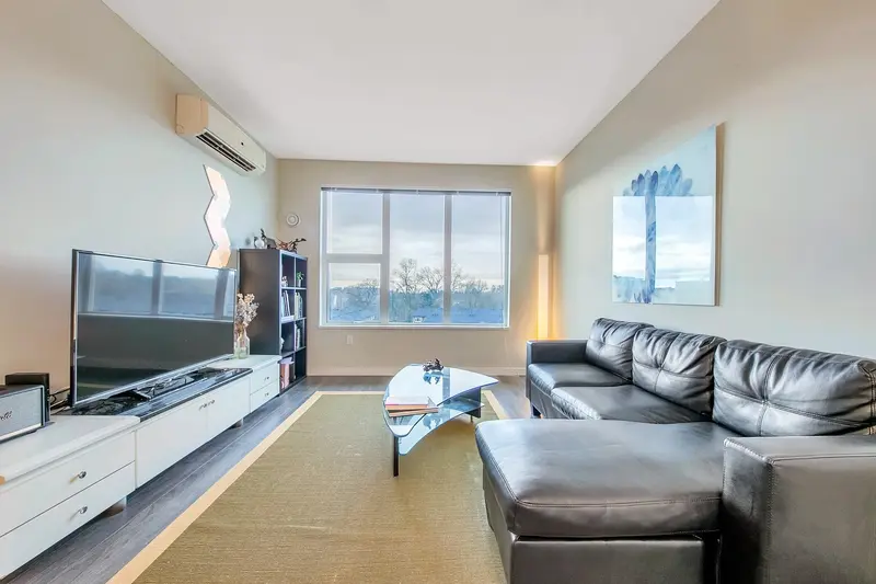 521 9311 ALEXANDRA ROAD - photo 3 of 25