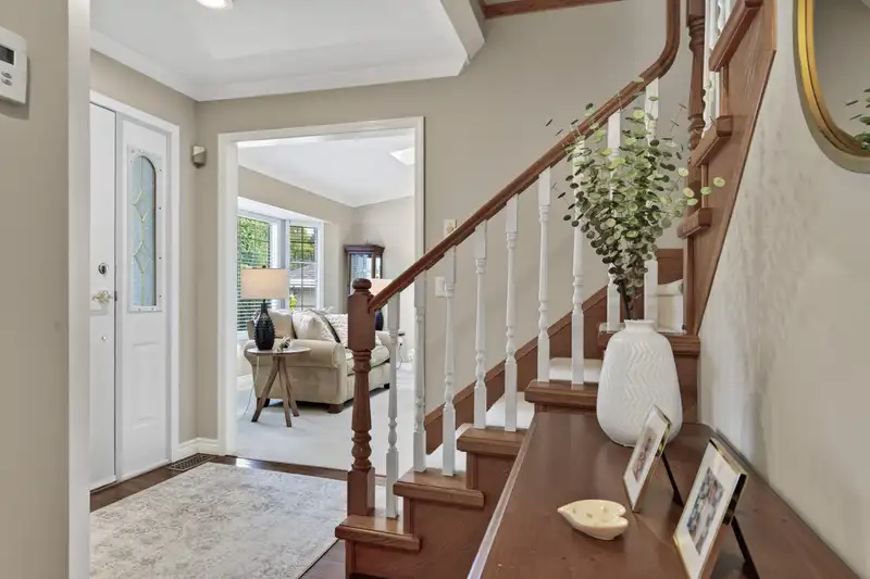 16366 94 AVENUE - photo 3 of 25