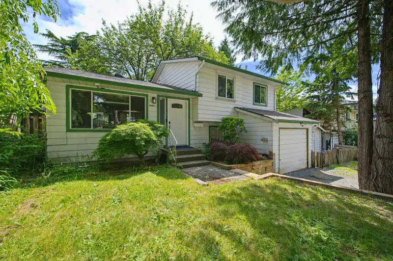 18298 63A AVENUE - photo 3 of 40