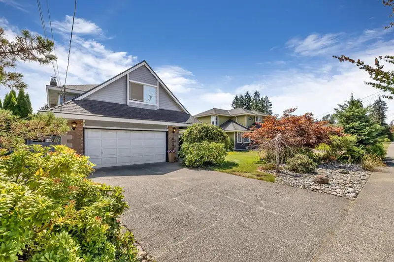 16282 108 AVENUE - photo 2 of 34