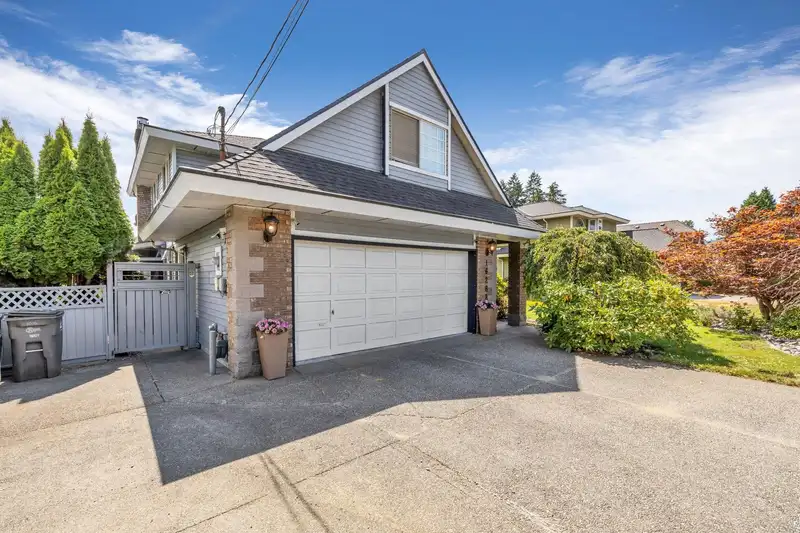 16282 108 AVENUE - photo 4 of 34