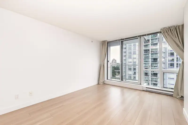 2109 13688 100 AVENUE - photo 2 of 24
