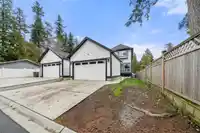 6021 128A STREET - thumbnail 39