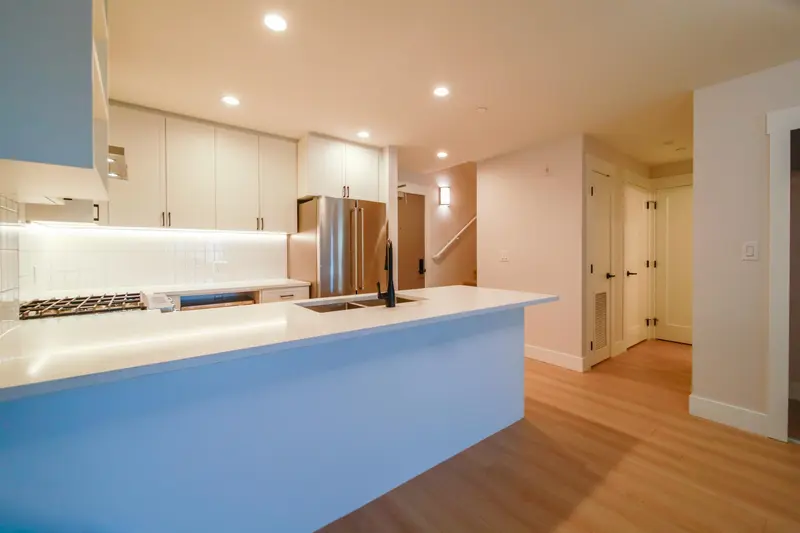 102 22265 DEWDNEY TRUNK ROAD - photo 1 of 5