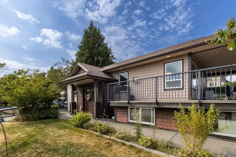 19075 60B AVENUE - photo 2 of 40