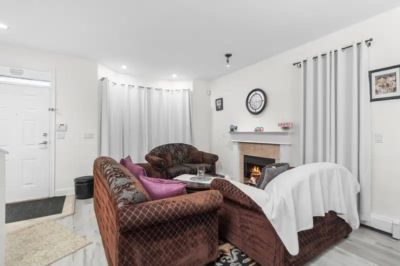 12625 HAMPTON COURT - photo 3 of 30