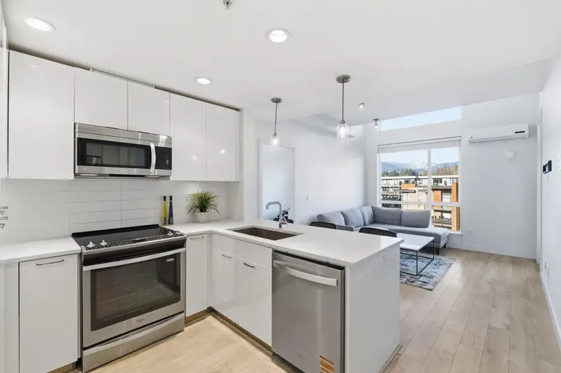 605 719 W 3RD STREET - photo 2 of 25