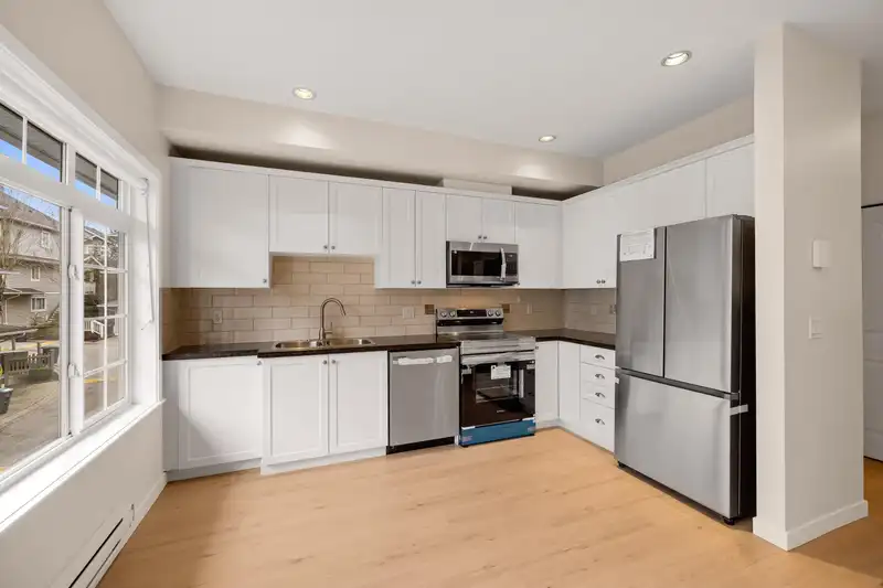36 6852 193 STREET - photo 4 of 36