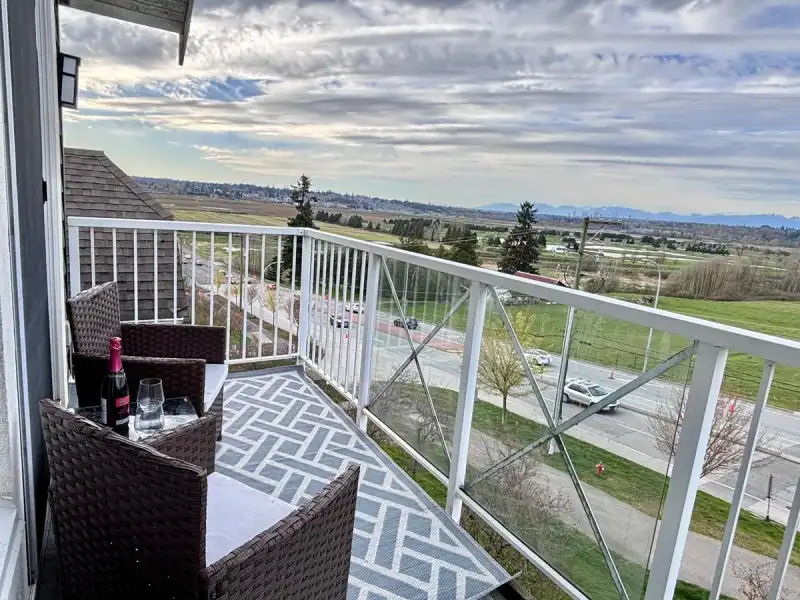 415 16398 64 AVENUE - photo 1 of 20