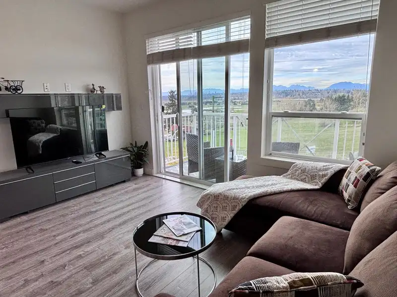 415 16398 64 AVENUE - photo 4 of 20