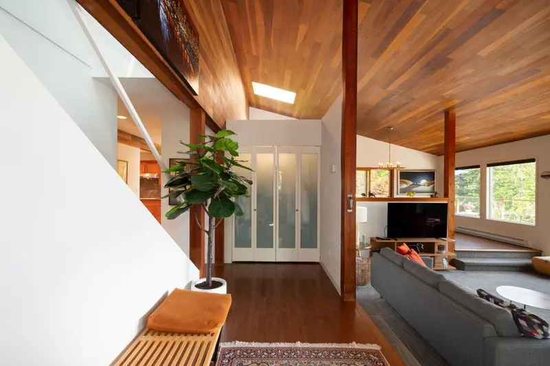 896 TAYLOR ROAD - photo 4 of 25