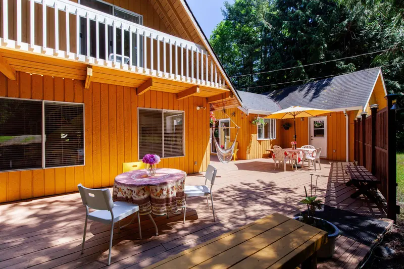 552 CLUB CRESCENT - photo 3 of 25