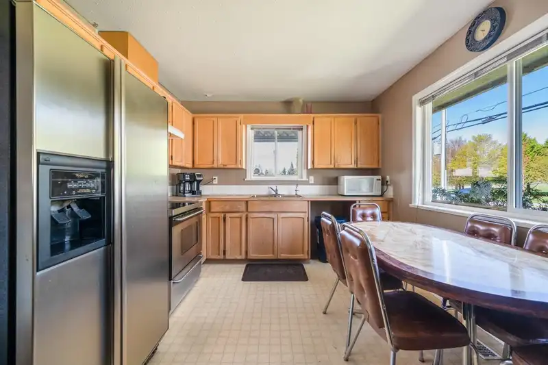 14964 84 AVENUE - photo 3 of 12