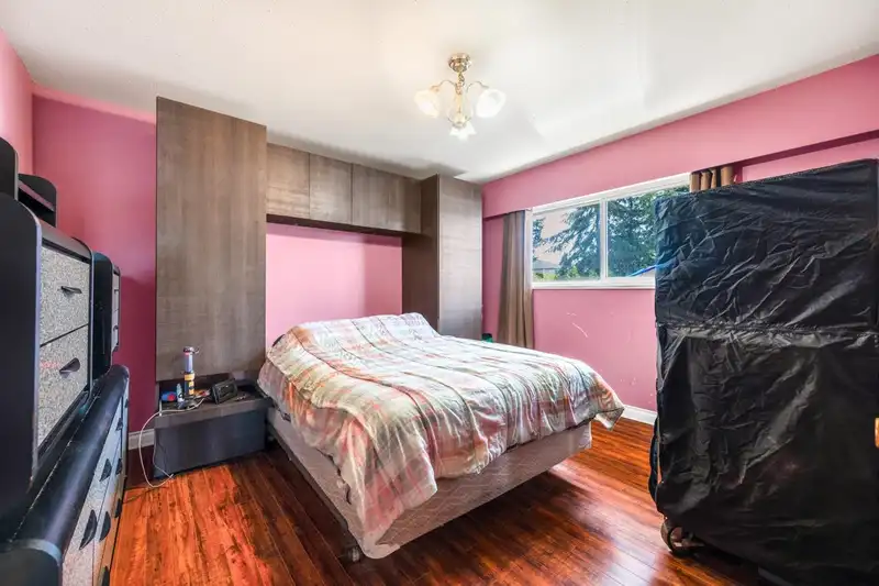 14964 84 AVENUE - photo 4 of 12