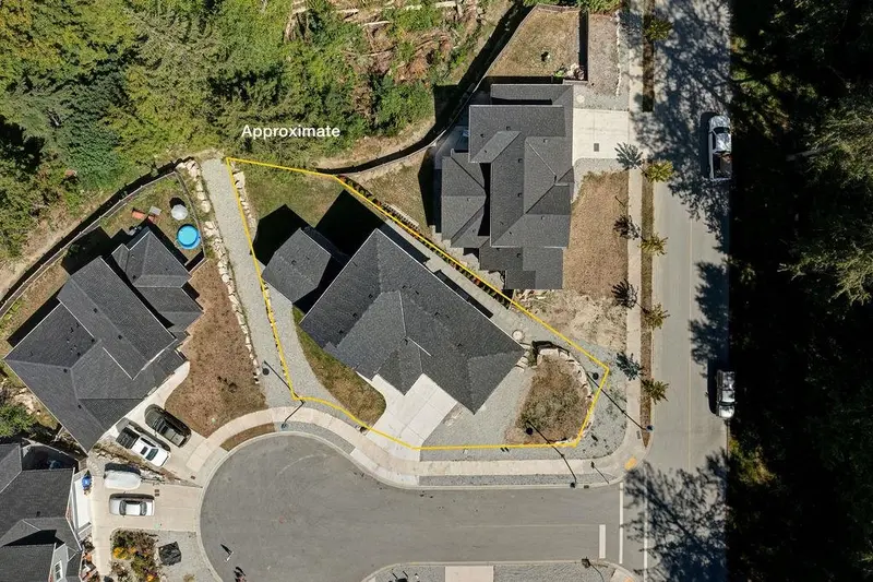 6070-72 HEARTWOOD PLACE - photo 2 of 25