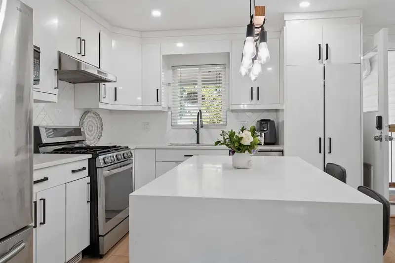 8581 152 STREET - photo 2 of 29
