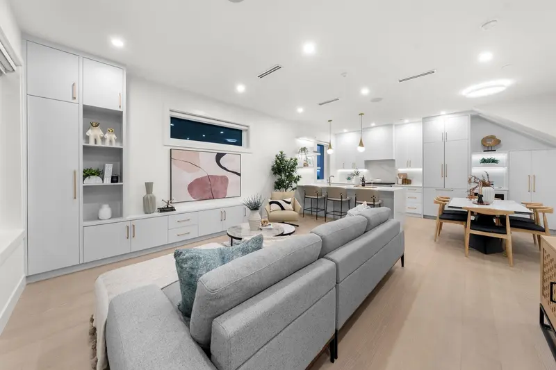 1 1582 E 2ND AVENUE - photo 2 of 25