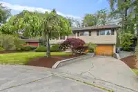 7978 141A STREET - thumbnail 2