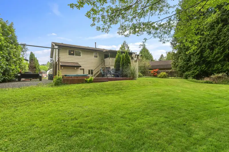7978 141A STREET - photo 4 of 40