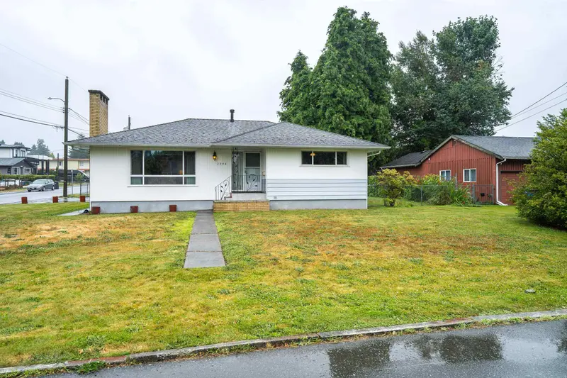 2084 HOLLYBERRY COURT - photo 1 of 25