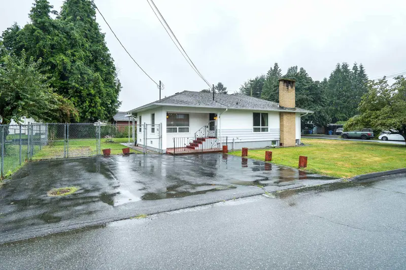 2084 HOLLYBERRY COURT - photo 3 of 25