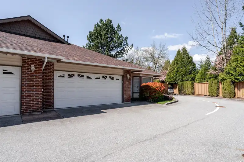 21 18939 65 AVENUE - photo 3 of 35