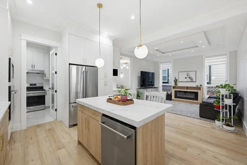 7115 206 STREET - photo 4 of 25